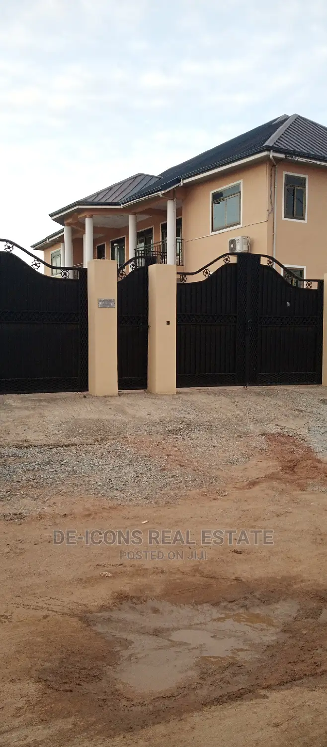 2bdrm Duplex in De-Icons Real Estate, Awutu Senya East Municipal