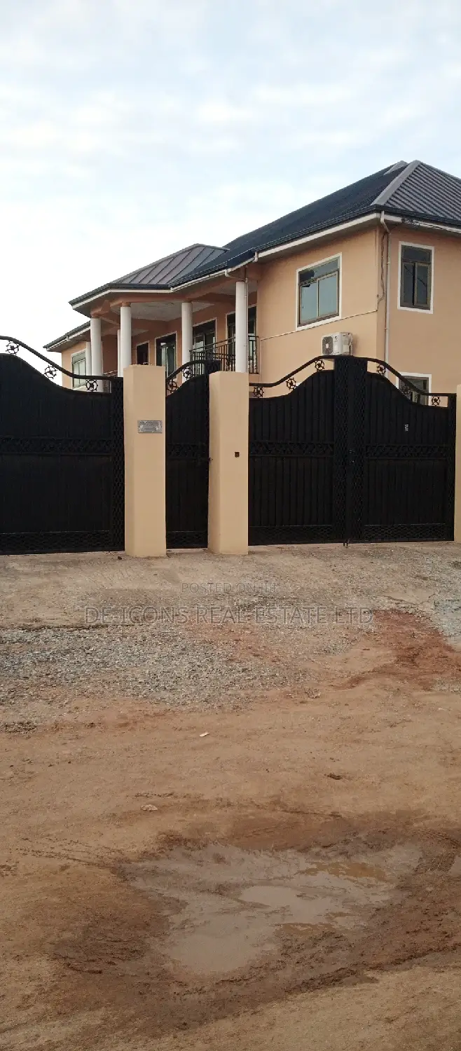 2bdrm Duplex in De-Icons Real Estate, Awutu Senya East Municipal