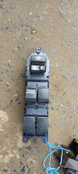 Toyota Corolla 2009-13 Door SWITCH Control Available