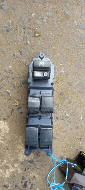 Toyota Corolla 2009-13 Door SWITCH Control Available