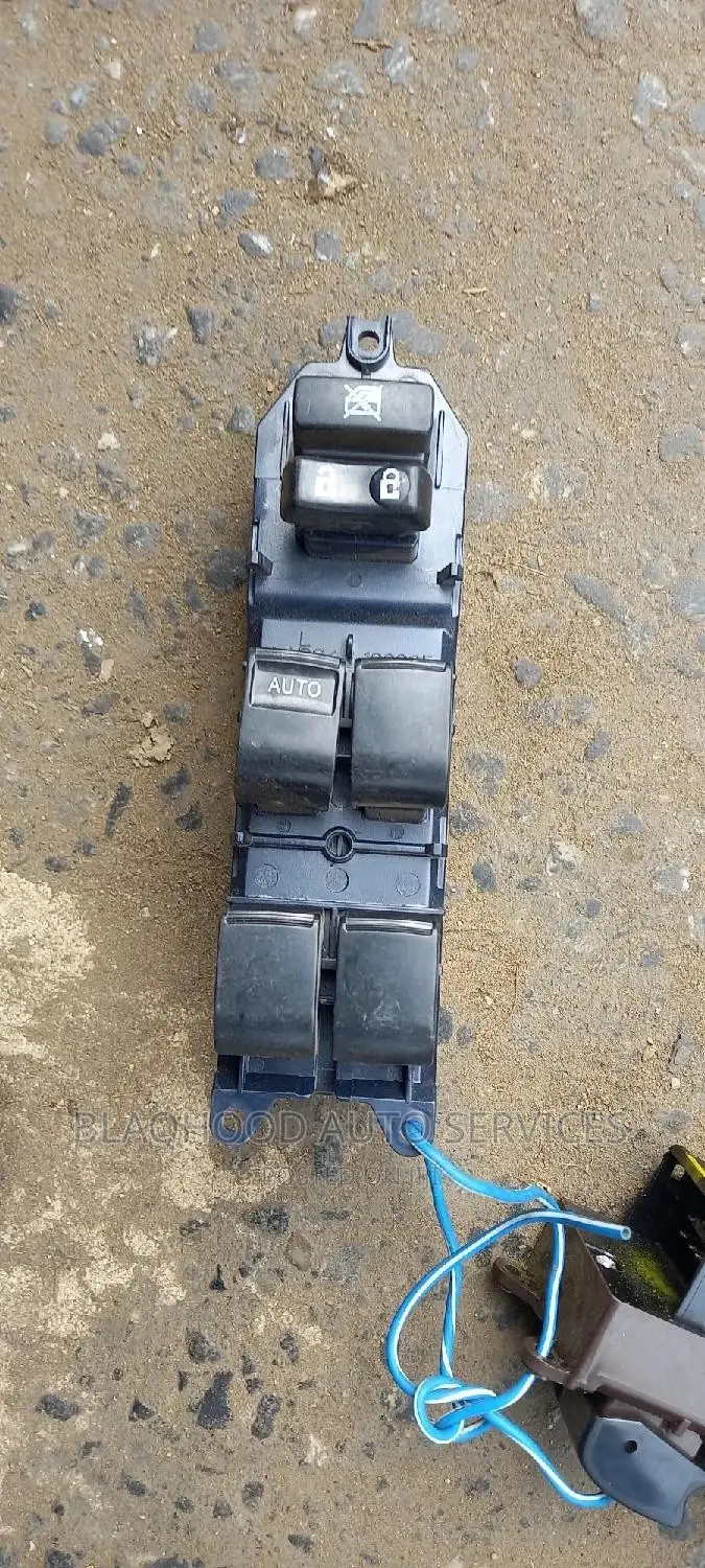 Toyota Corolla 2009-13 Door SWITCH Control Available