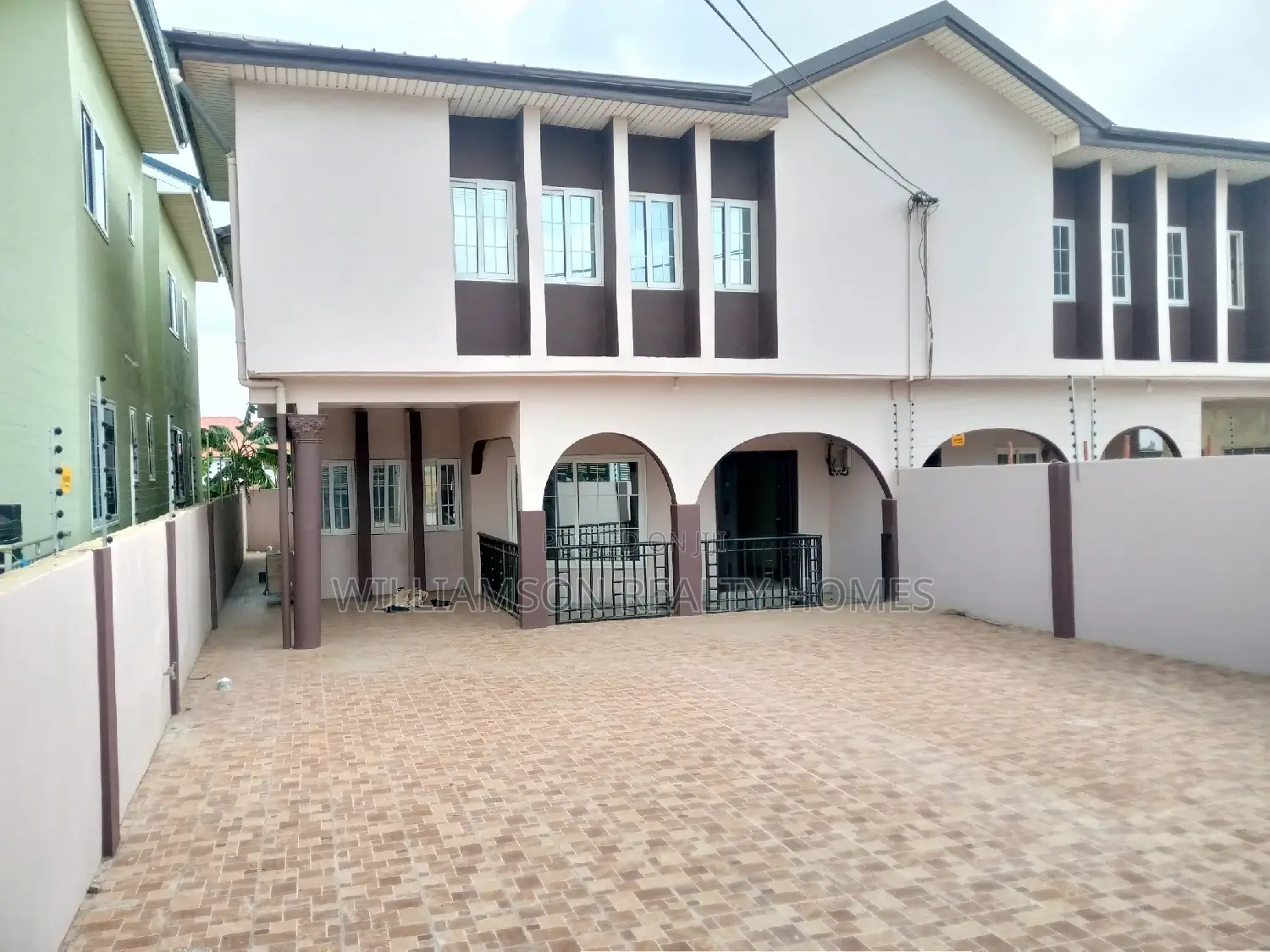 4bdrm Duplex in Hfc Estate, Spintex for rent