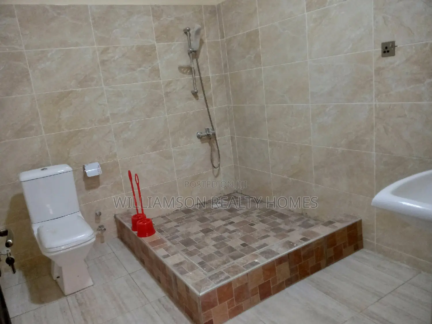 4bdrm Duplex in Hfc Estate, Spintex for rent