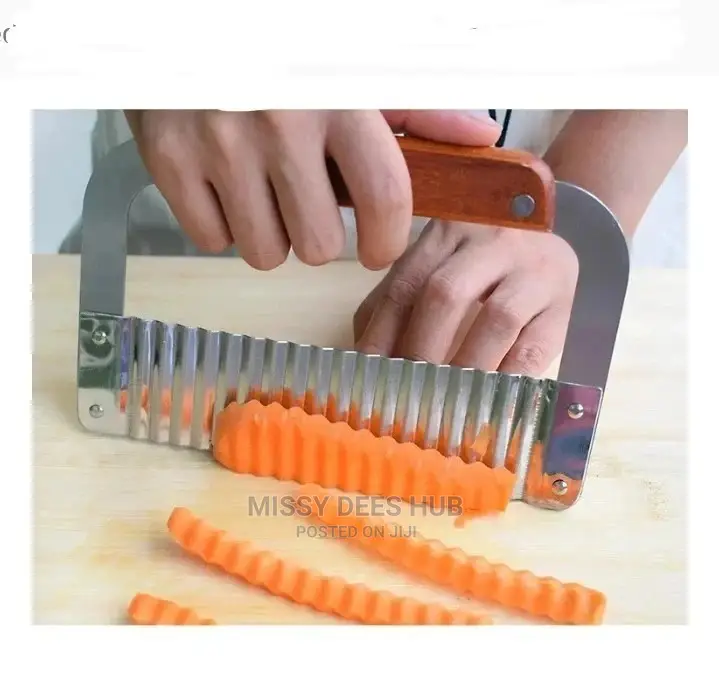 Crinkle Cutter or Wavy Knife
