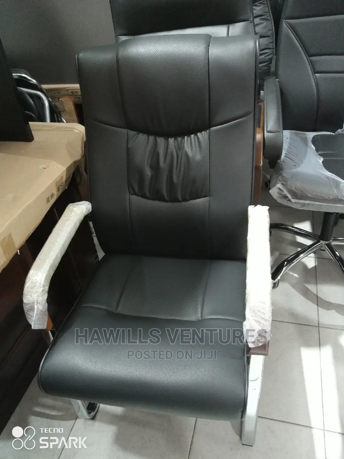Leather Chair With Wodden Arm