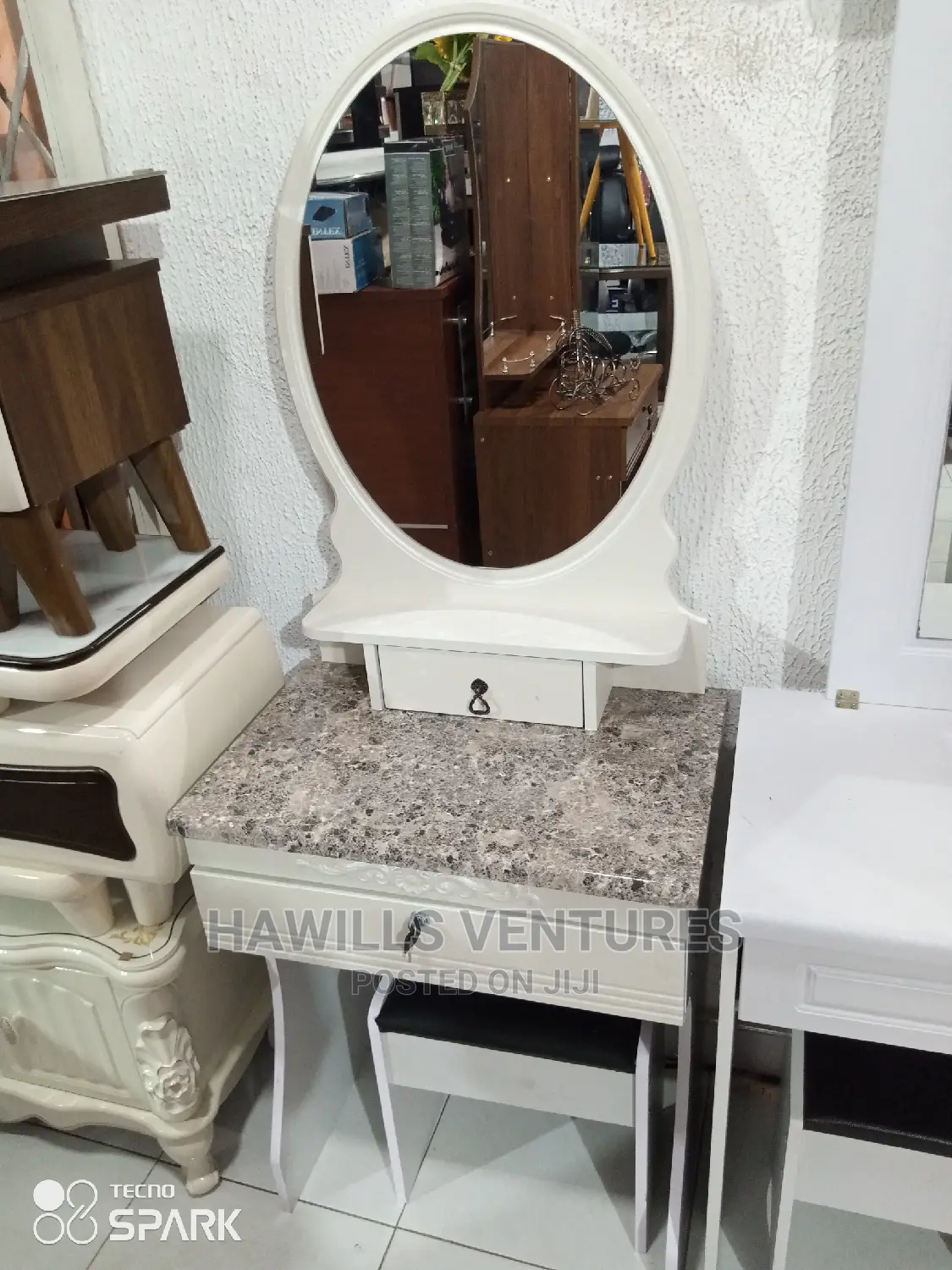 Circular Mirror Dressing Table