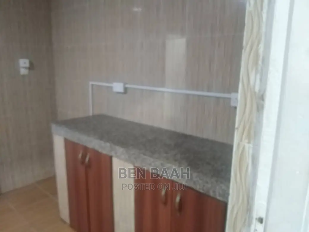 2bdrm Block of Flats in Ben Properties, Ga East Municipal for rent