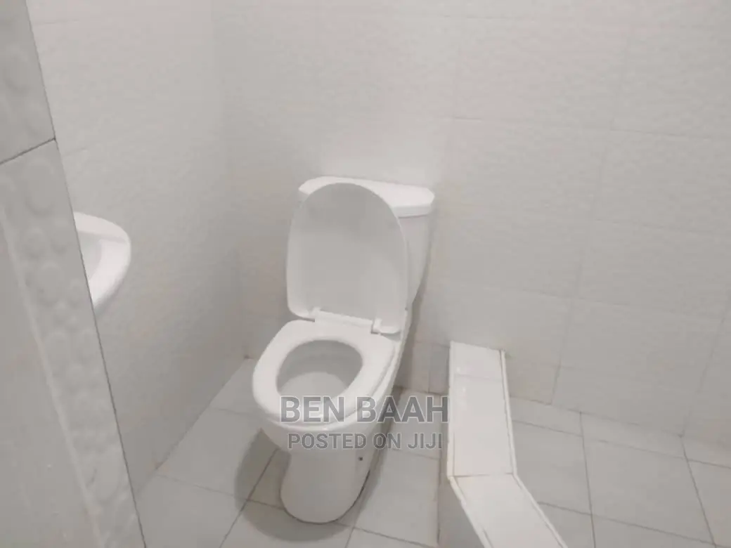2bdrm Block of Flats in Ben Properties, Ga East Municipal for rent