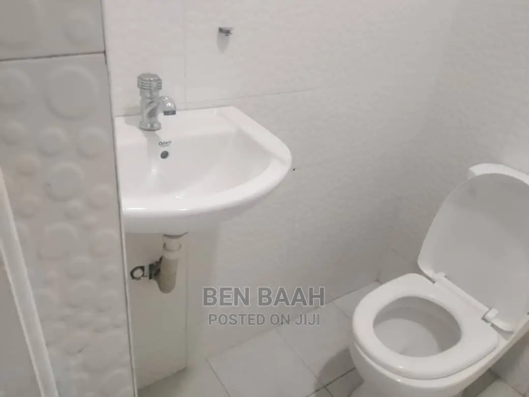 2bdrm Block of Flats in Ben Properties, Ga East Municipal for rent