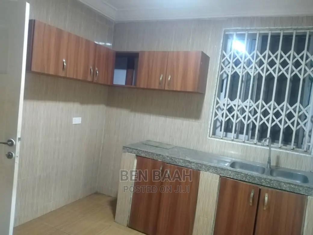 2bdrm Block of Flats in Ben Properties, Ga East Municipal for rent