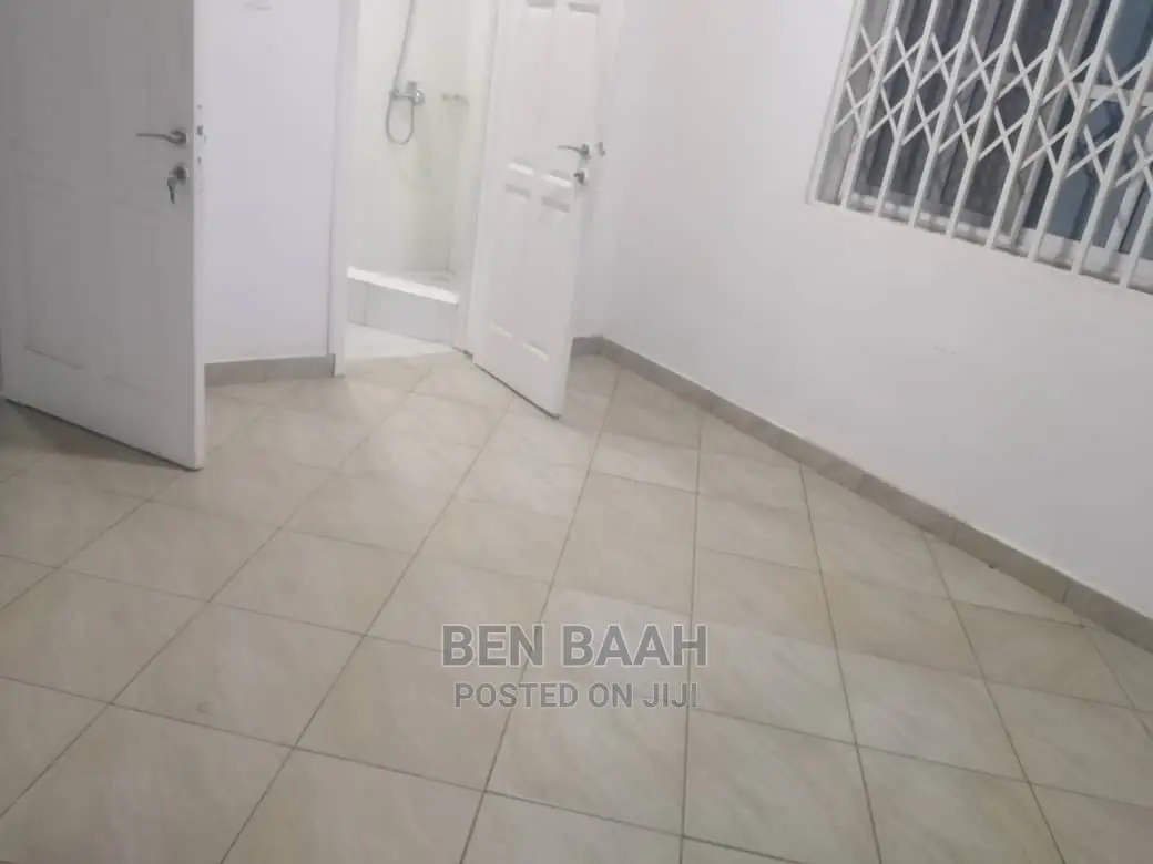 2bdrm Block of Flats in Ben Properties, Ga East Municipal for rent