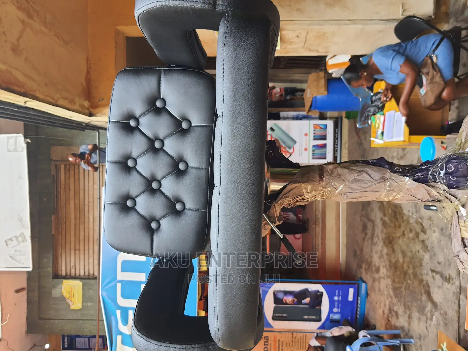 Restaurant/Saloon/Bar/Office/Studio/Counter Chair