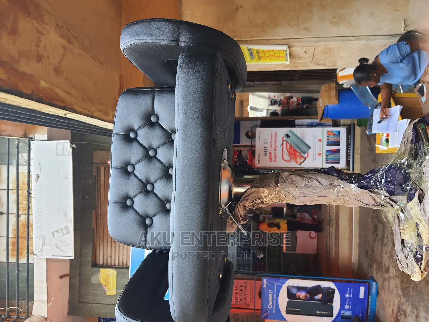Restaurant/Saloon/Bar/Office/Studio/Counter Chair