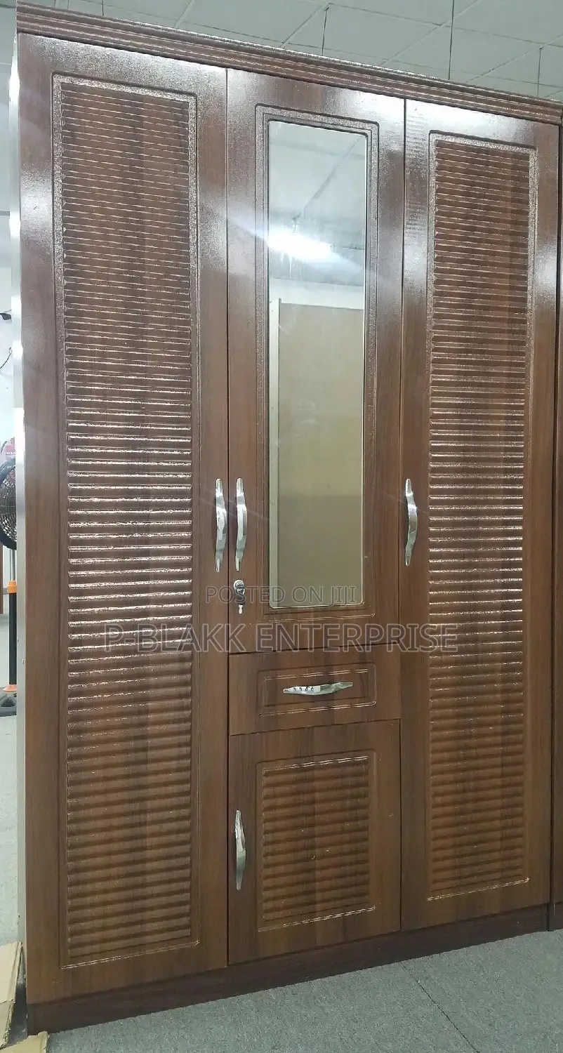 Wardrobe 3doors