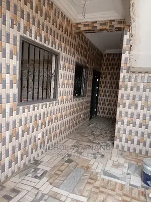 1bdrm House in New Town for Rent