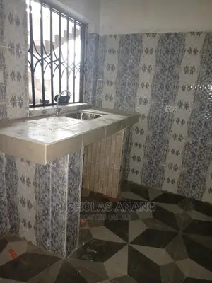 1bdrm House in New Town for Rent