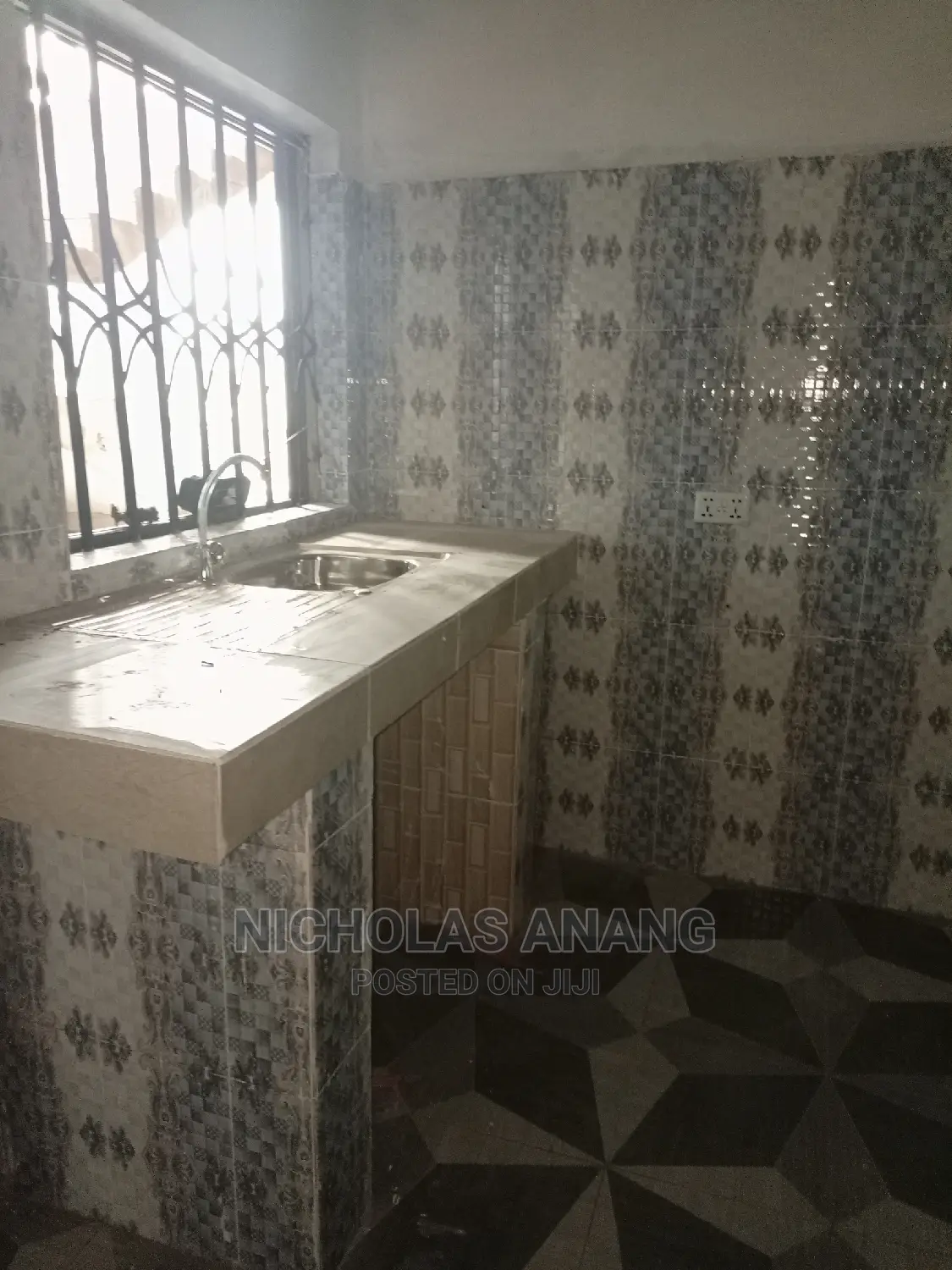 1bdrm House in New Town for Rent