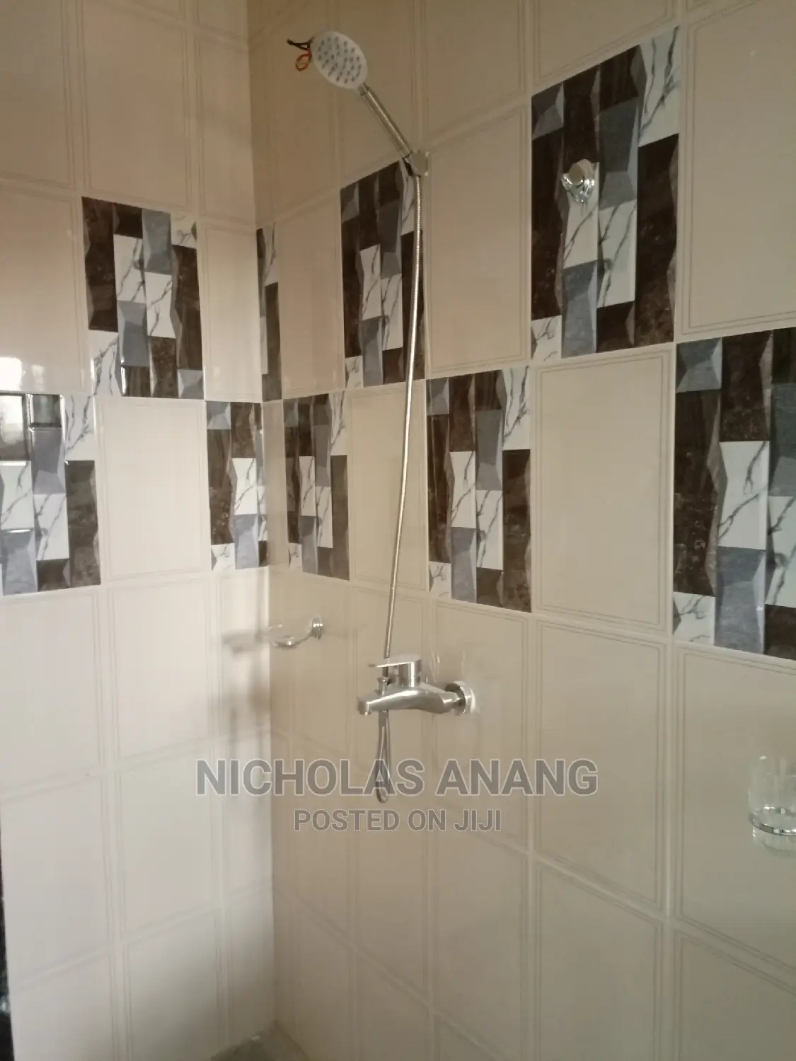 1bdrm House in New Town for Rent