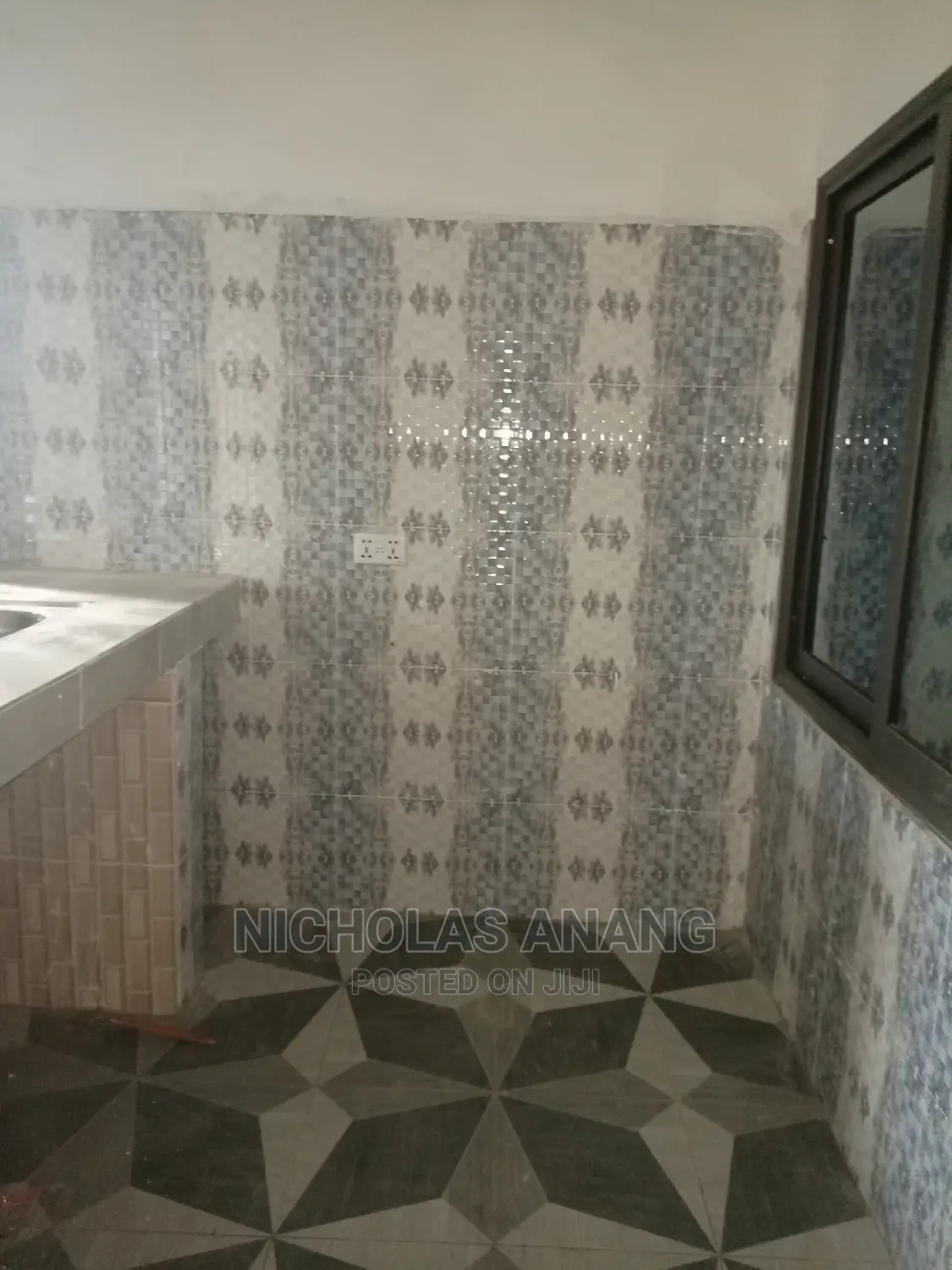 1bdrm House in New Town for Rent
