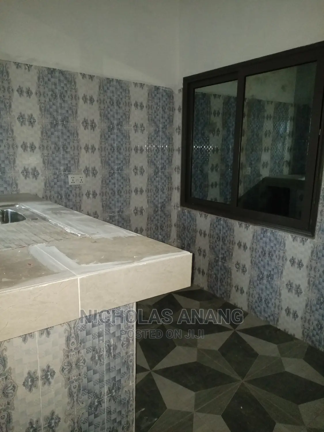 1bdrm House in New Town for Rent