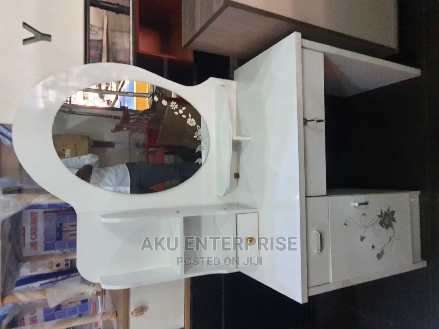 Ladies Dressing Mirror Table and Chair