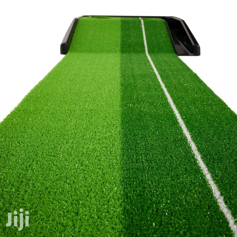 Putting Mat With Ball Return
