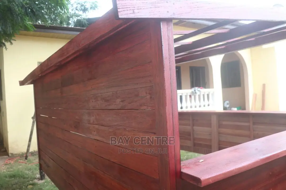 Tiki Pergola Bar