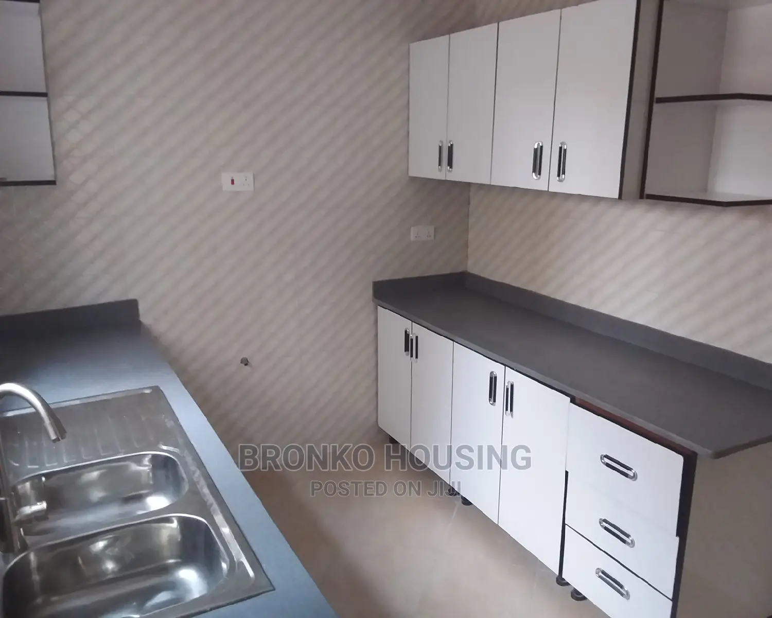 3bdrm House in Bronko Housing, Spintex for sale