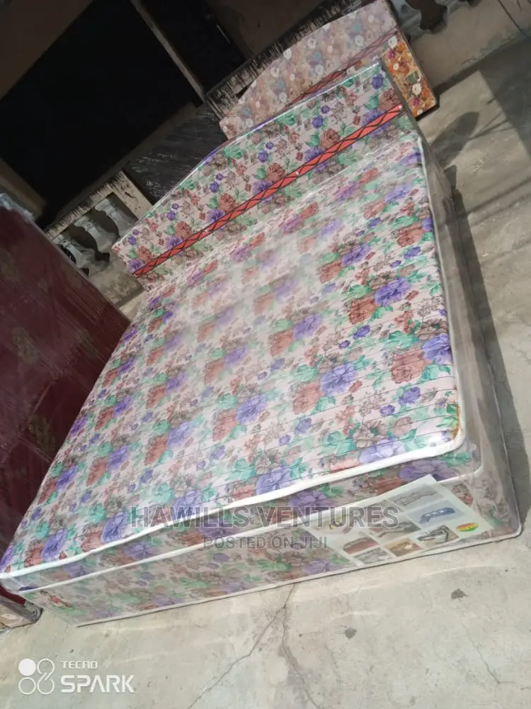 Queen Size Bed Mattress Inbuilt