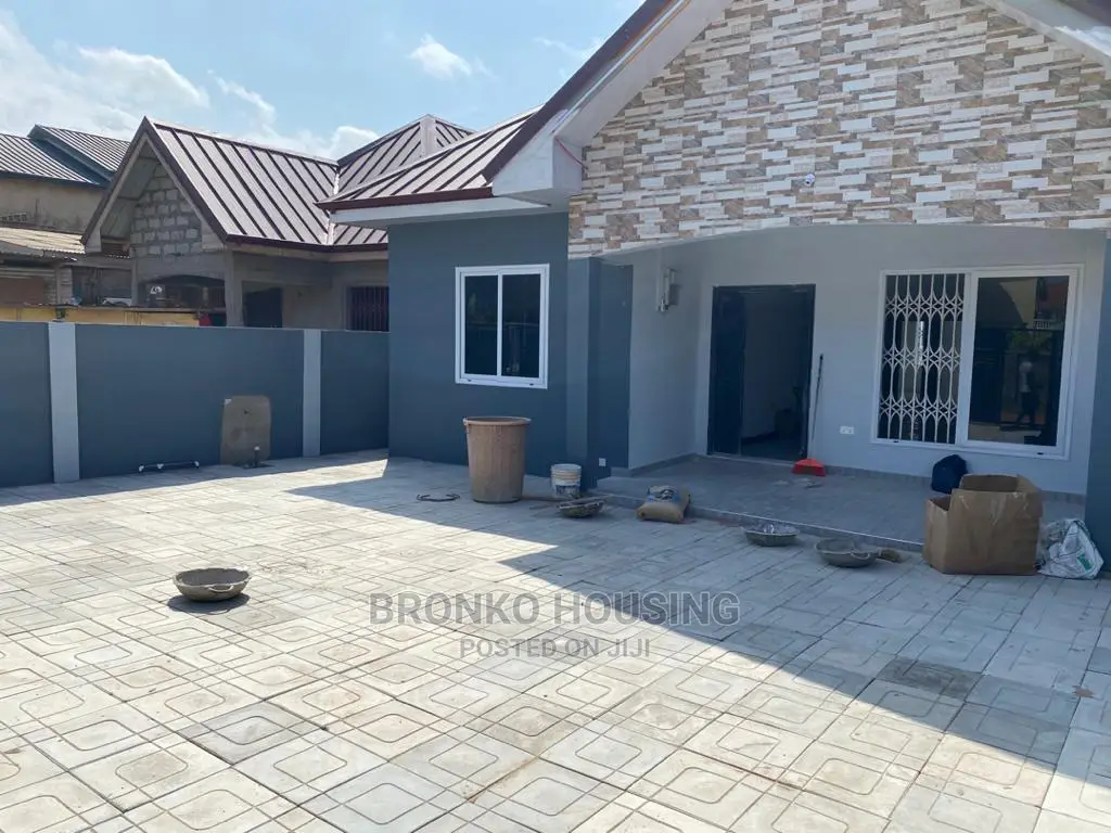 2bdrm House in Bronko Housing, Spintex for sale