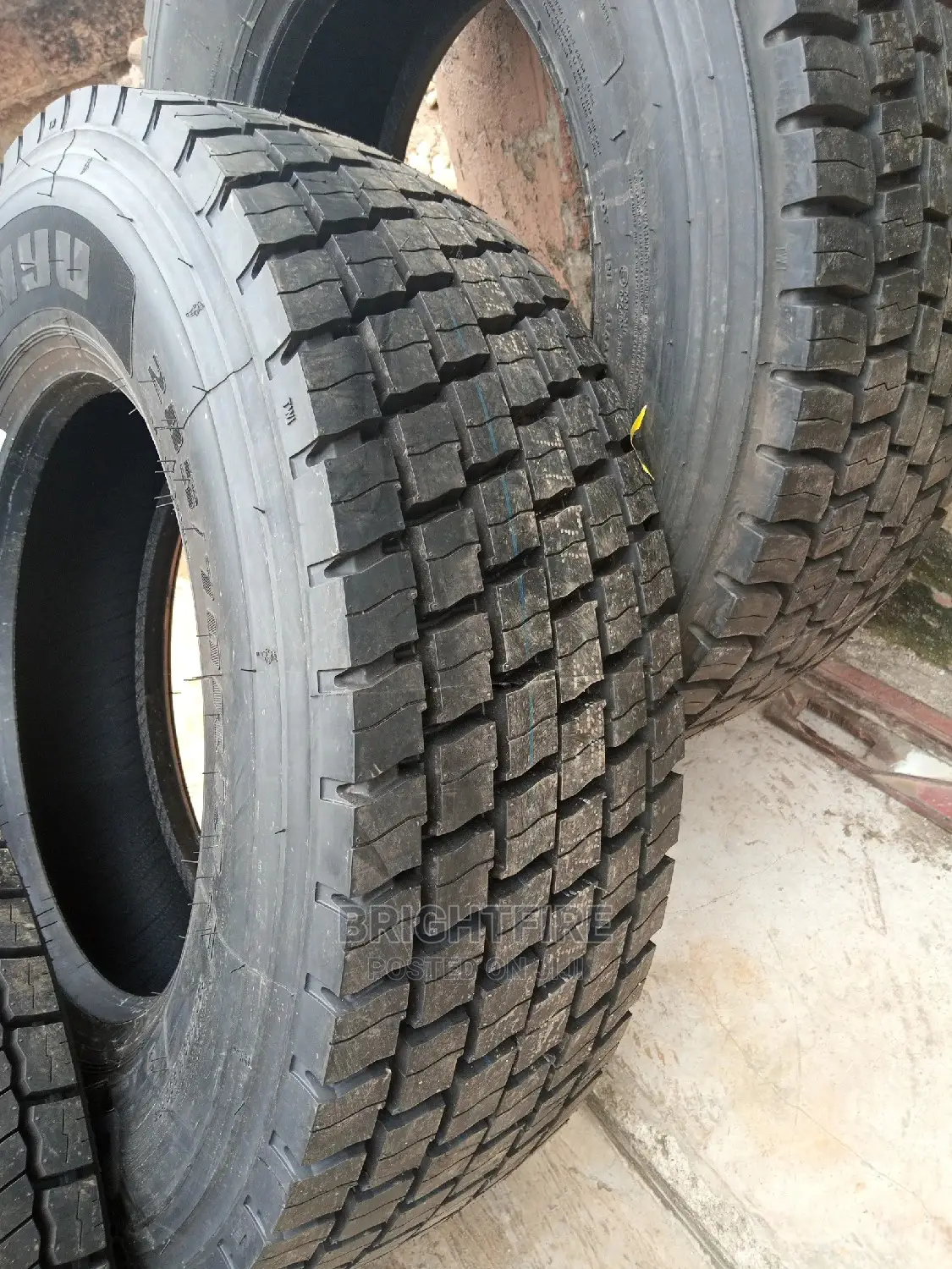 Tires 285/70r19.5