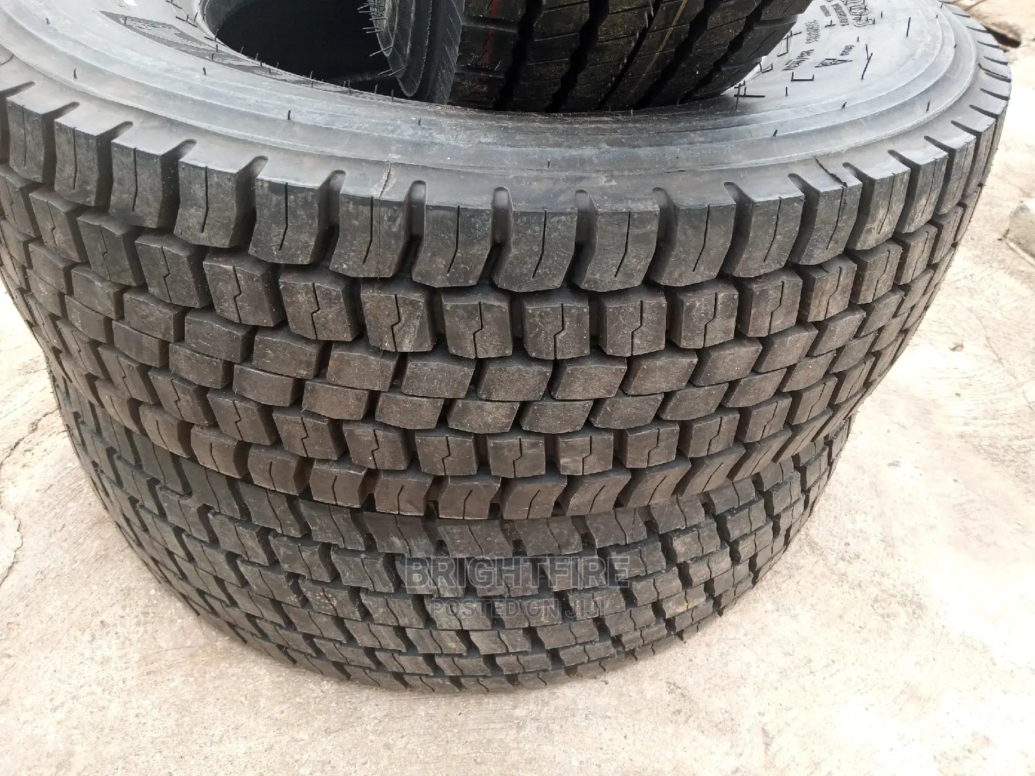 Tires 285/70r19.5