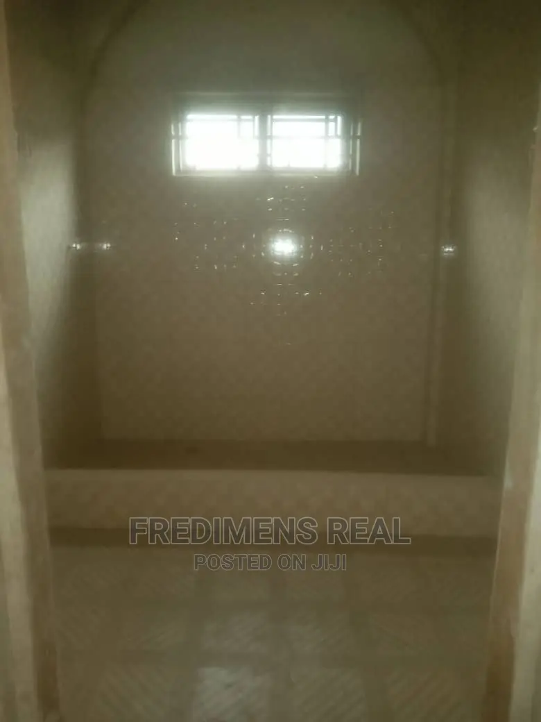 8bdrm House in Fredimens Real, Kumasi Metropolitan for sale