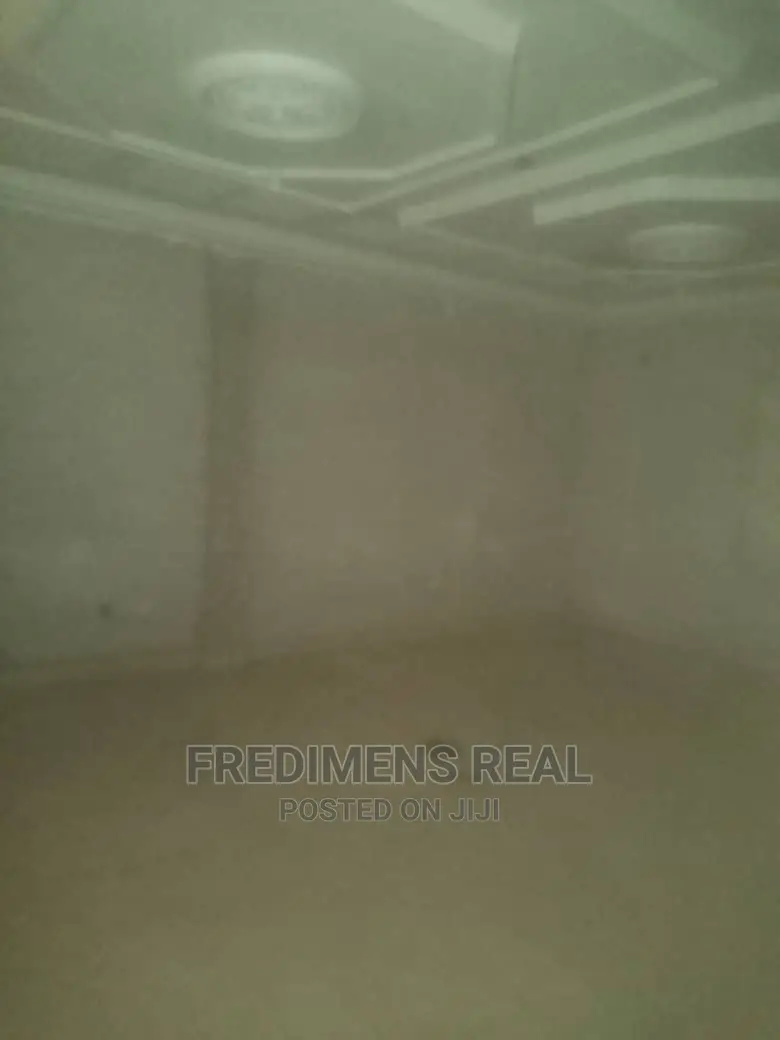 8bdrm House in Fredimens Real, Kumasi Metropolitan for sale
