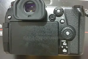 Panasonic Lumix DC-G9 Digital Camera + 14-42mm Lens