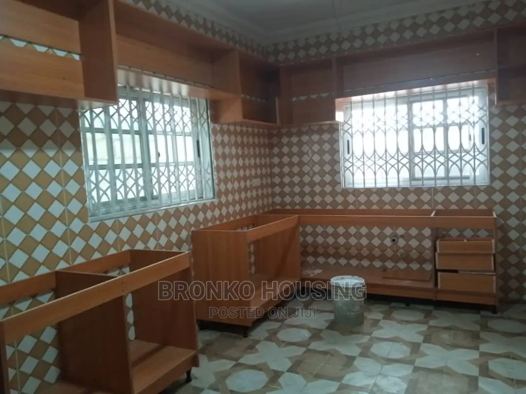 3bdrm House in Bronko Housing, Spintex for rent