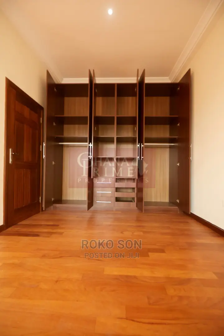 4bdrm Duplex in Dr Roko, American House for Rent