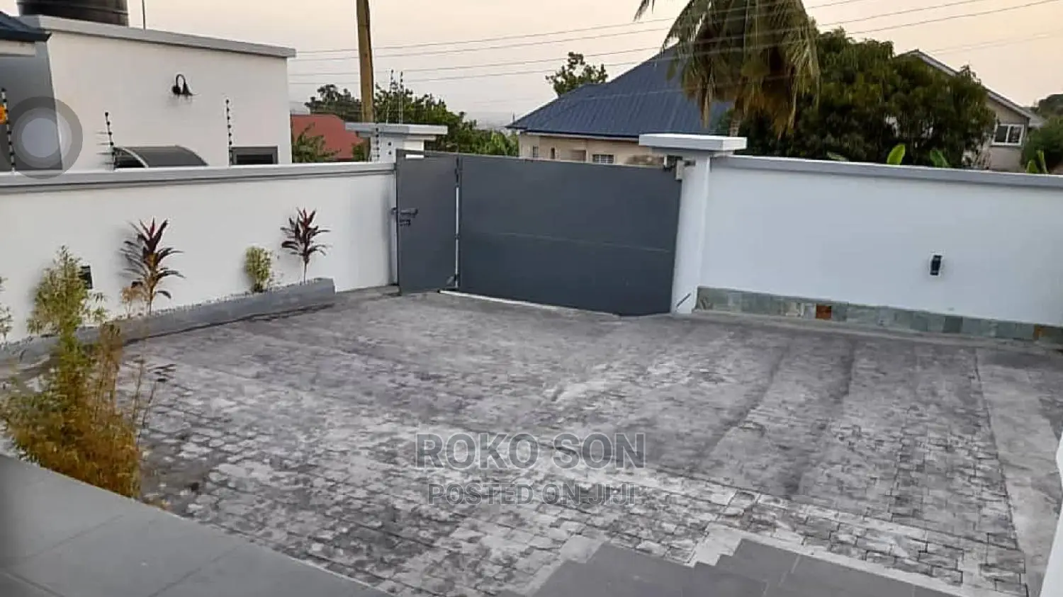 4bdrm House in Dr Roko, Ashomang Estate for sale