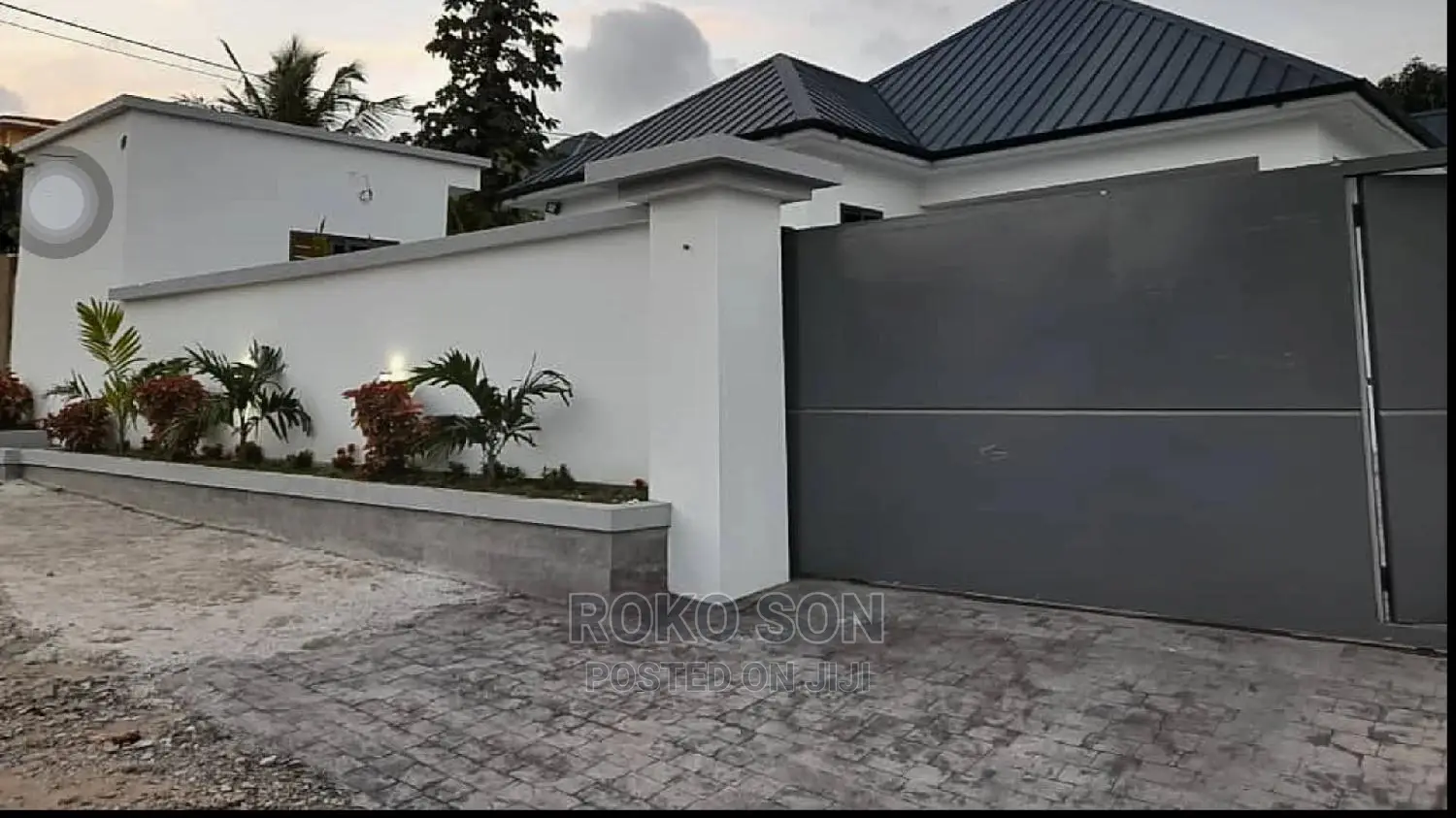 4bdrm House in Dr Roko, Ashomang Estate for sale