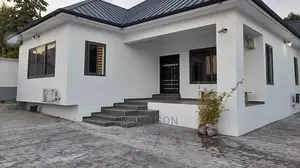 4bdrm House in Dr Roko, Ashomang Estate for sale