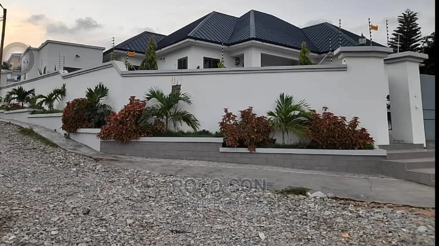 4bdrm House in Dr Roko, Ashomang Estate for sale
