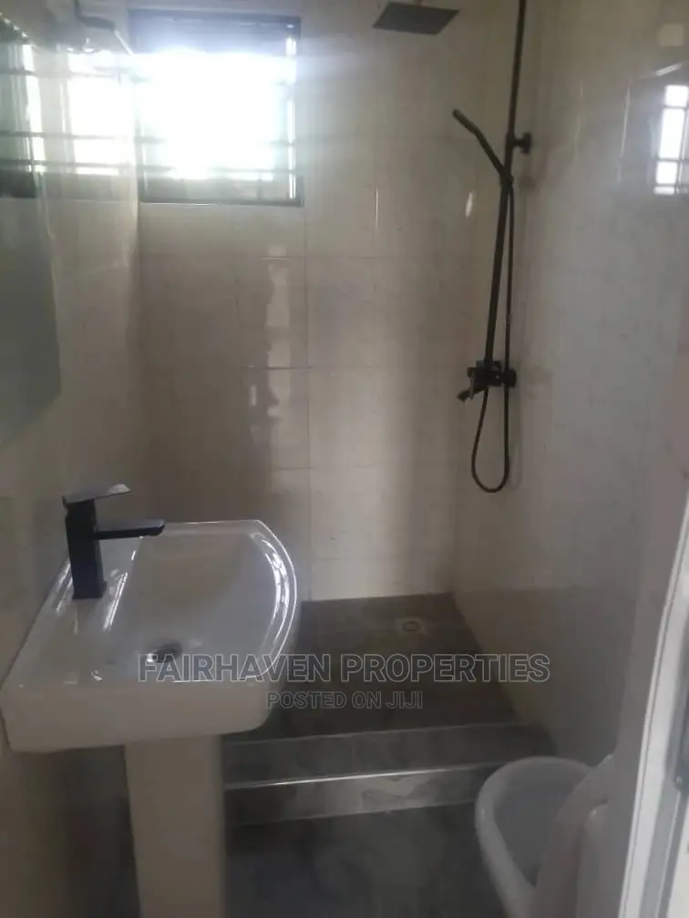 2bdrm Apartment in Tseaddo, Airport Residential Area for rent