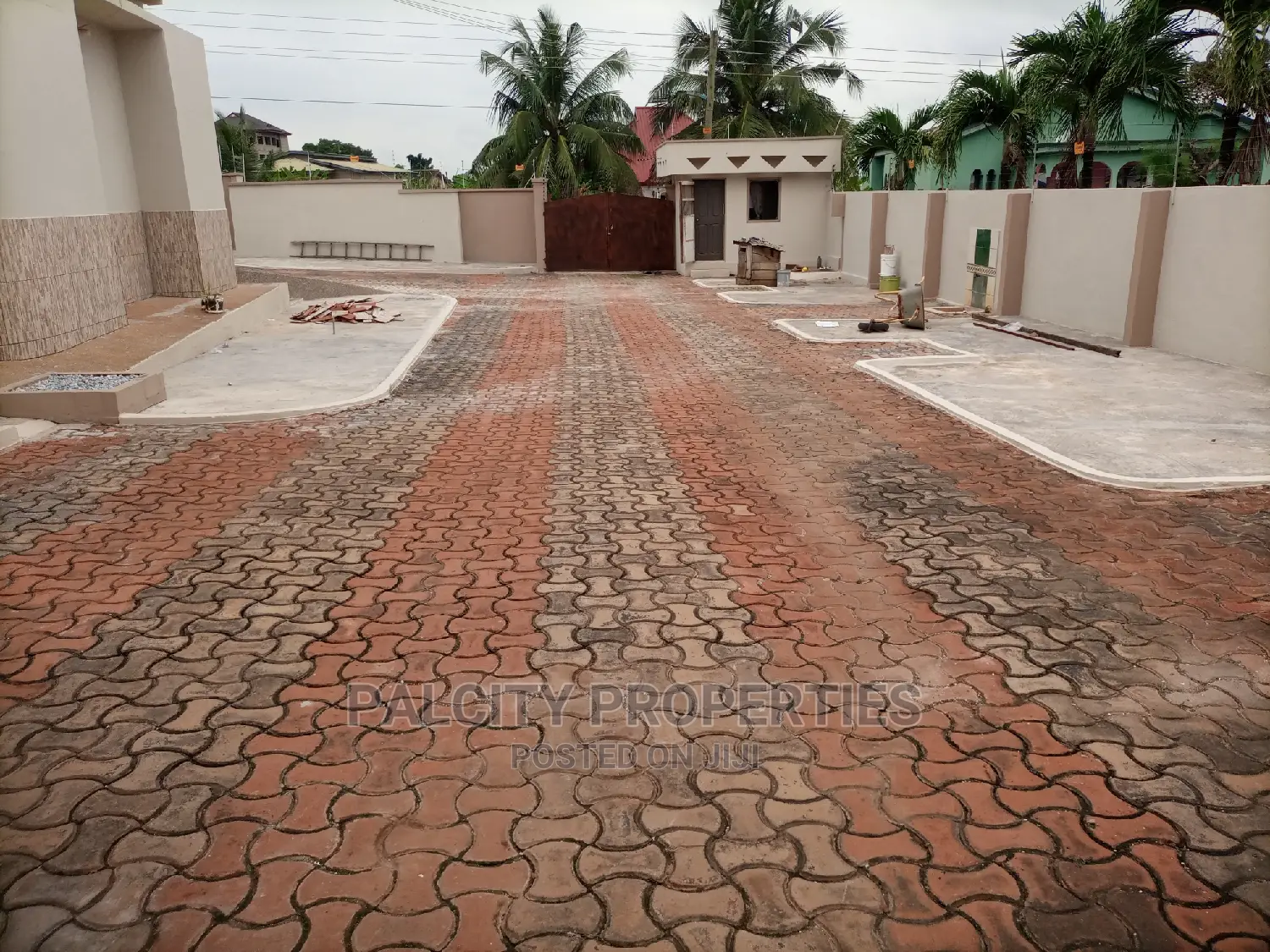 6bdrm House in Paraku Estate, Kumasi Metropolitan for Rent