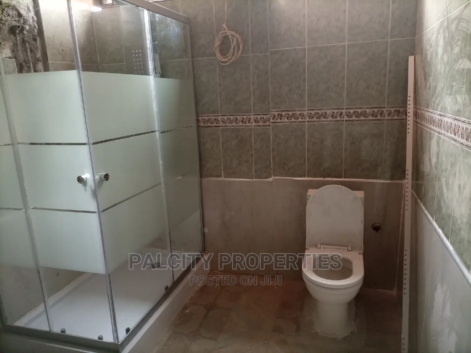 6bdrm House in Paraku Estate, Kumasi Metropolitan for Rent