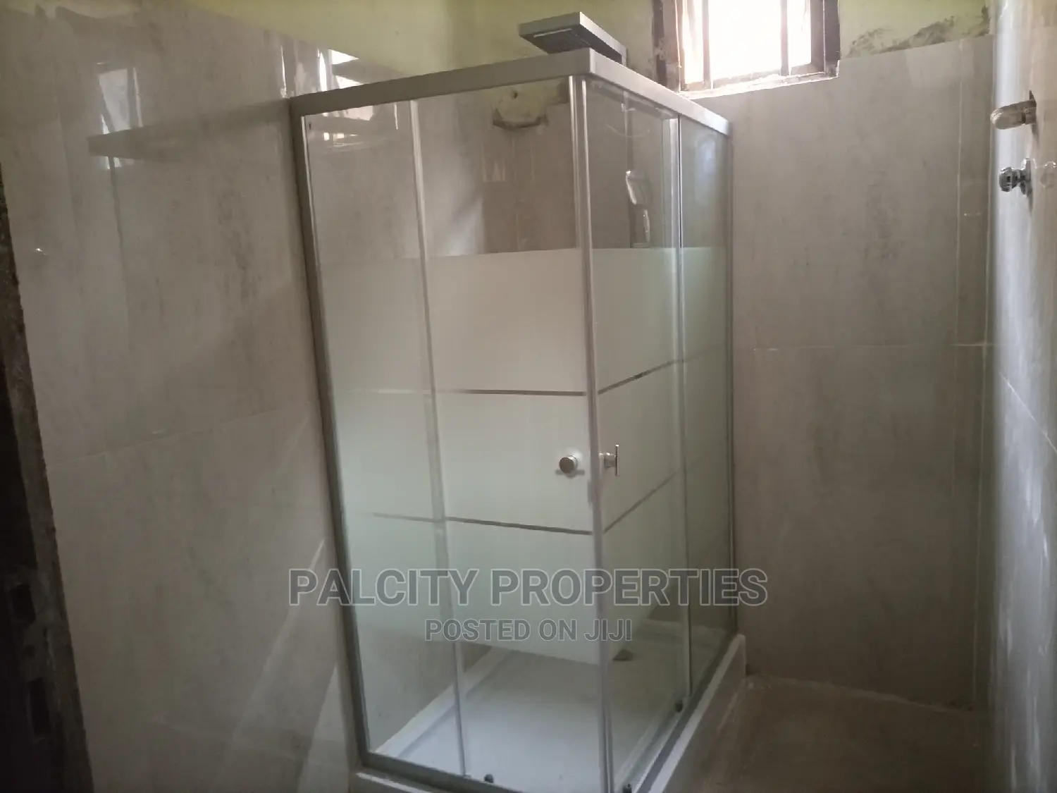 6bdrm House in Paraku Estate, Kumasi Metropolitan for Rent