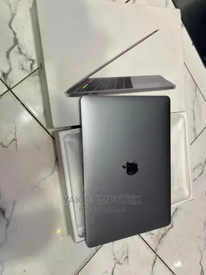 New Laptop Apple MacBook Pro 2019 8GB Intel Core i5 SSD 256GB