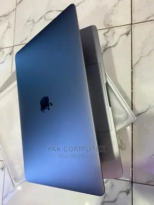 New Laptop Apple MacBook Pro 2019 8GB Intel Core i5 SSD 256GB