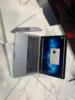 New Laptop Apple MacBook Pro 2019 8GB Intel Core i5 SSD 256GB
