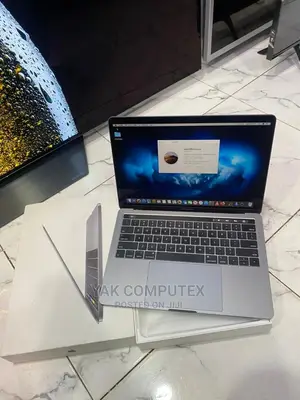New Laptop Apple MacBook Pro 2019 8GB Intel Core i5 SSD 256GB