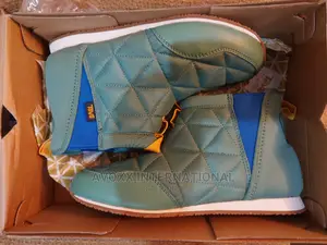 Photo - Teva Ember Mid Boots - Size 37 .Geniune